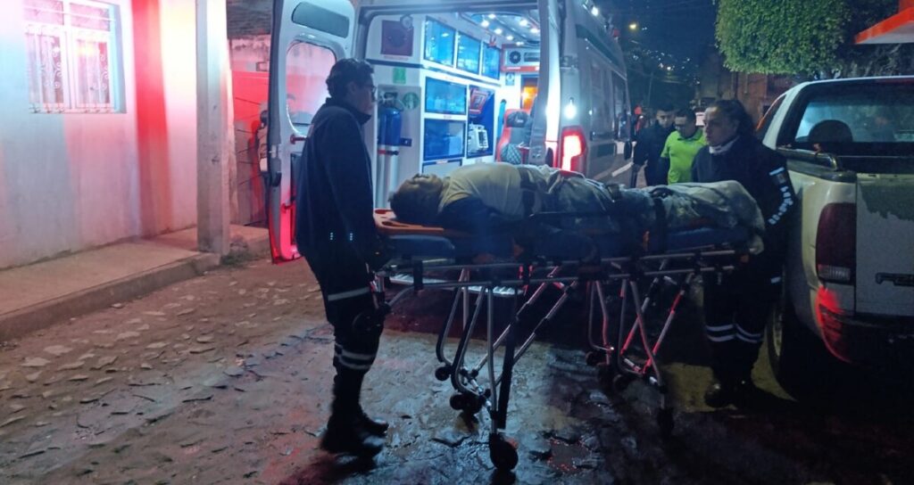 Hombre de 61 años sufre grave caída de 4 metros desde su balcón en Tlaquepaque