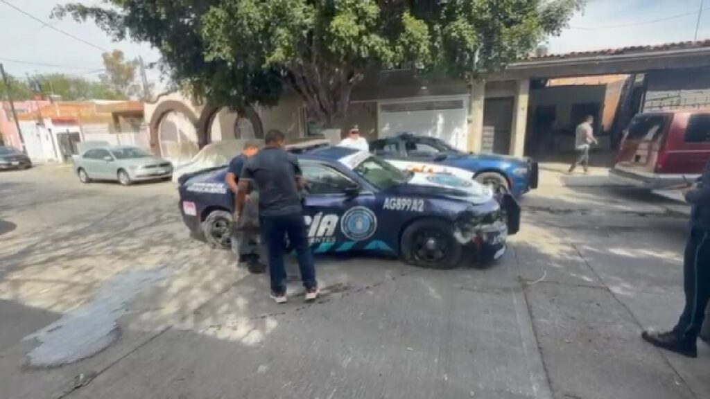 Robo de Patrulla: Hombre Huye y Choca Contra Varios Vehículos en Aguascalientes