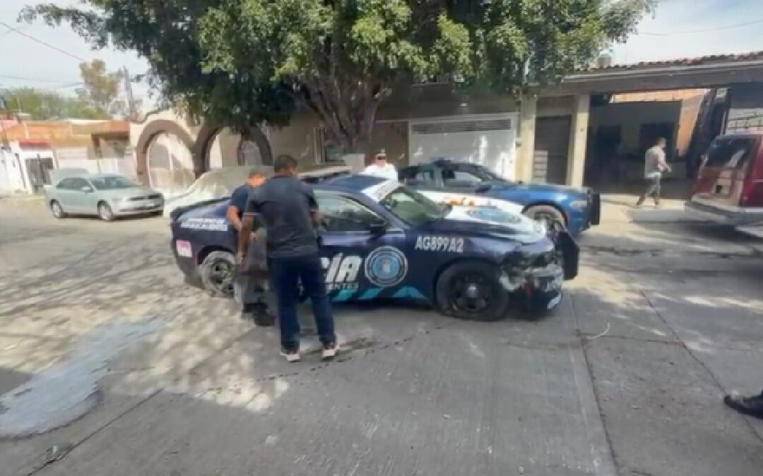 Robo de Patrulla: Hombre Huye y Choca Contra Varios Vehículos en Aguascalientes