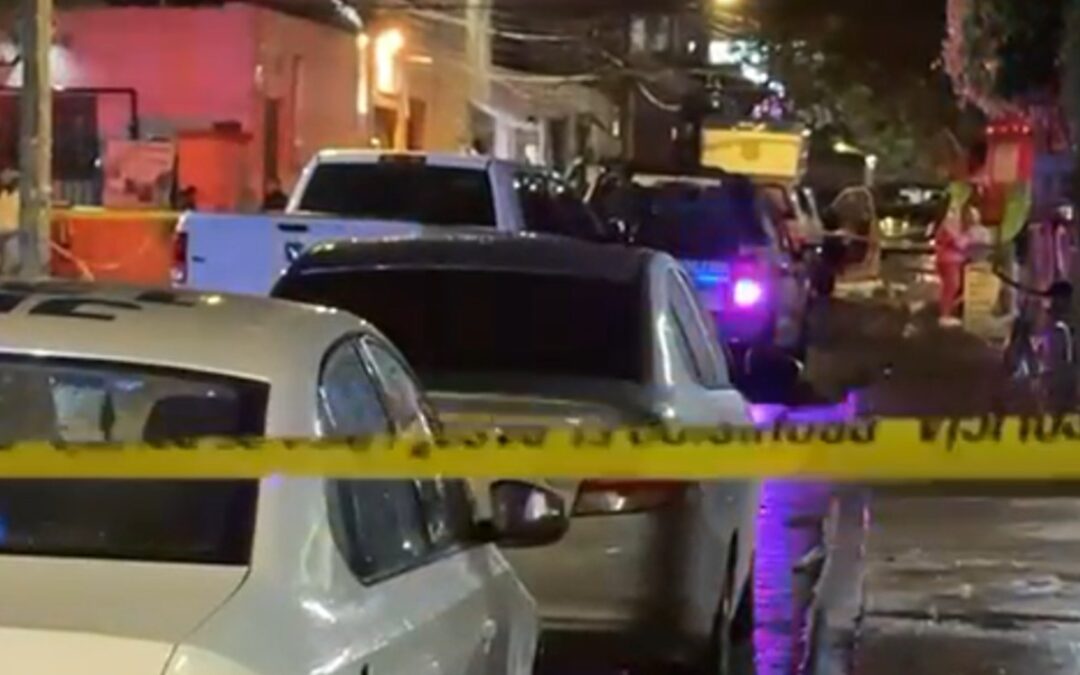 Víctima de balazos llega a casa de familiares en Guadalajara en busca de ayuda