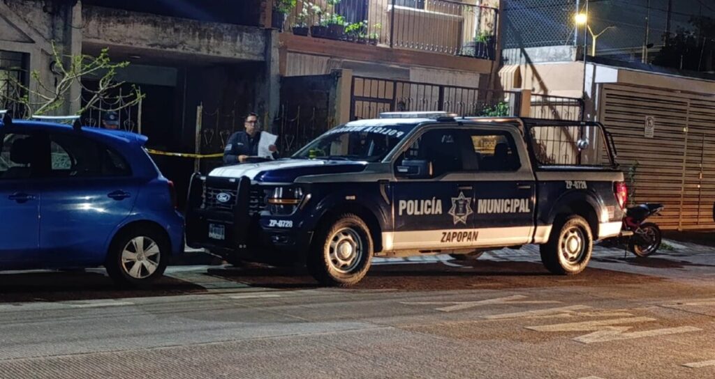 Familiares descubren a hombre muerto en su casa de Zapopan tras varios días