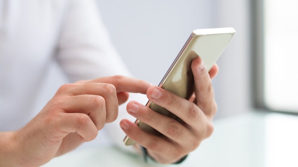 Registro de Teléfono Obligatorio: Mexicanos Deben Asociar su CURP para Evitar Bloqueo