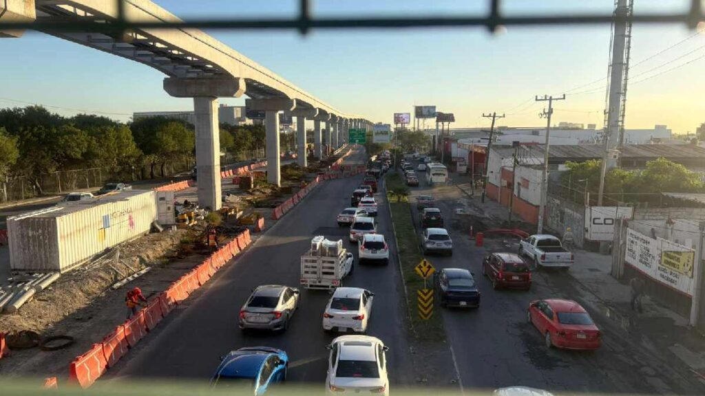 Caos vial en Guadalupe: Cierran paso elevado en Avenida Miguel Alemán