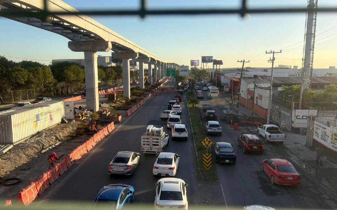 Caos vial en Guadalupe: Cierran paso elevado en Avenida Miguel Alemán