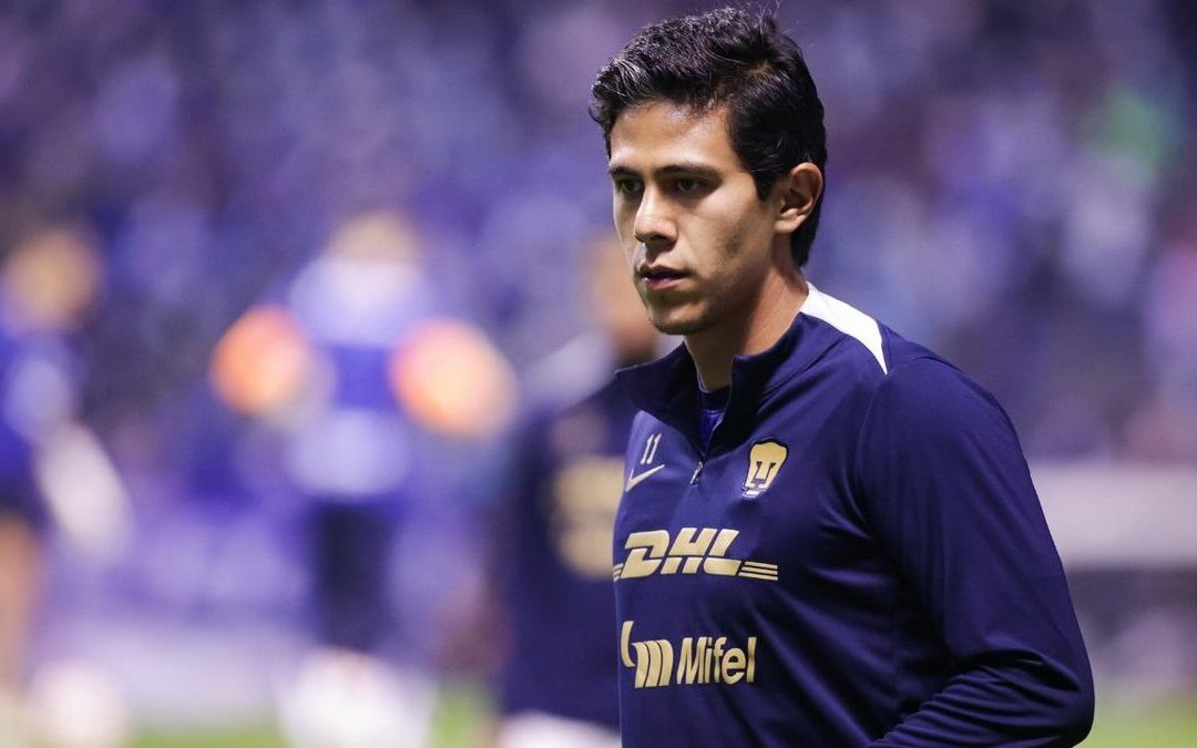 José Juan Macías renueva contrato con Pumas por dos años a pesar de su lesión