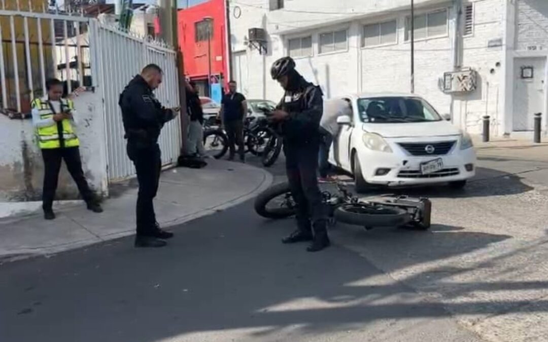 Accidente de Tráfico: Vehículo Impacta a Policía en Bicicleta en Phoenix
