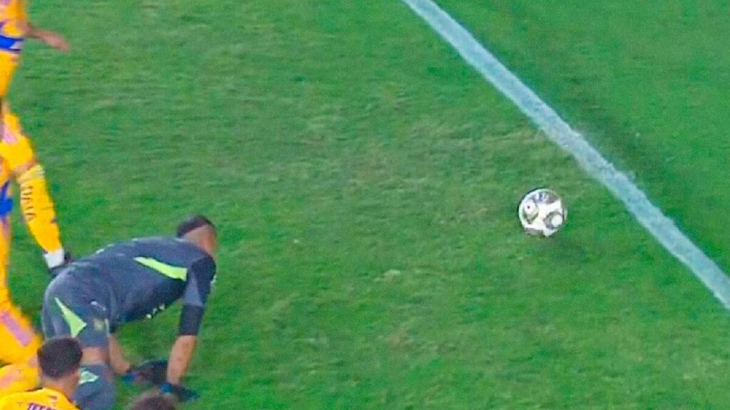 Milagro en la Final: Tigres Evita Gol Inminente por el Pasto | VIDEO