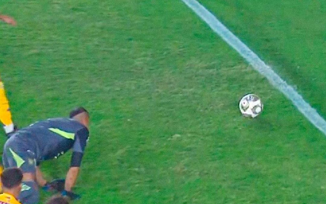 Milagro en la Final: Tigres Evita Gol Inminente por el Pasto | VIDEO