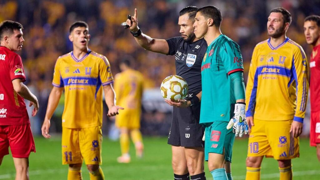 Tigres Enfrenta Controversia: ¿Arbitraje Injusto en el Penal de Toluca?