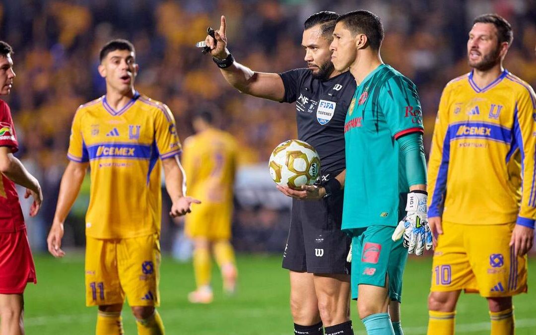 Tigres Enfrenta Controversia: ¿Arbitraje Injusto en el Penal de Toluca?