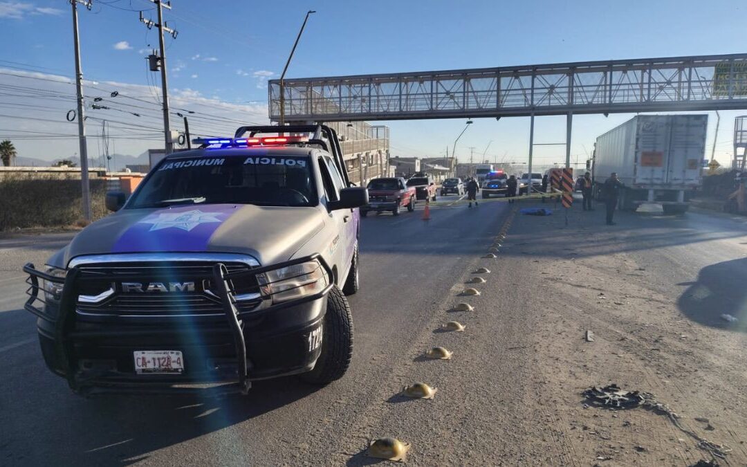 Tragedia en Torreón: Mujer arrollada en la carretera Torreón-Matamoros por obstructiva construcción del puente peatonal