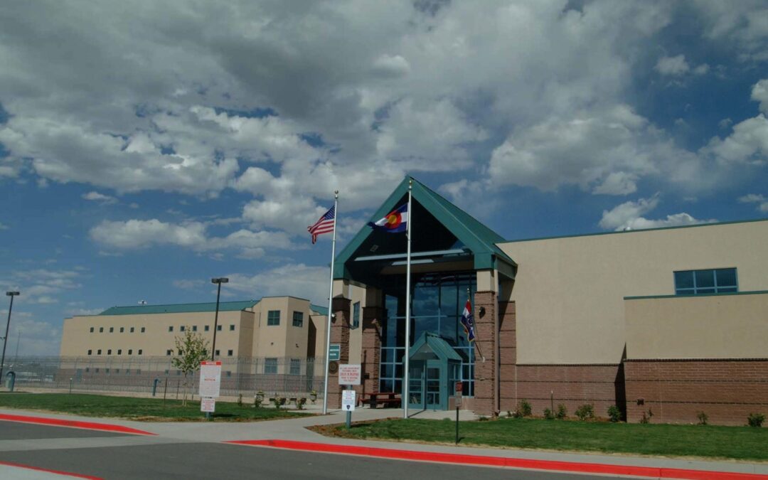 Uso de Fuerza y Atención Médica: Investigación Federal Sobre Condiciones en Cárceles de Colorado