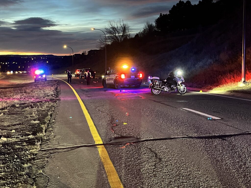 Accidente fatal en Lakewood provoca cierre vial prolongado en Kipling Parkway