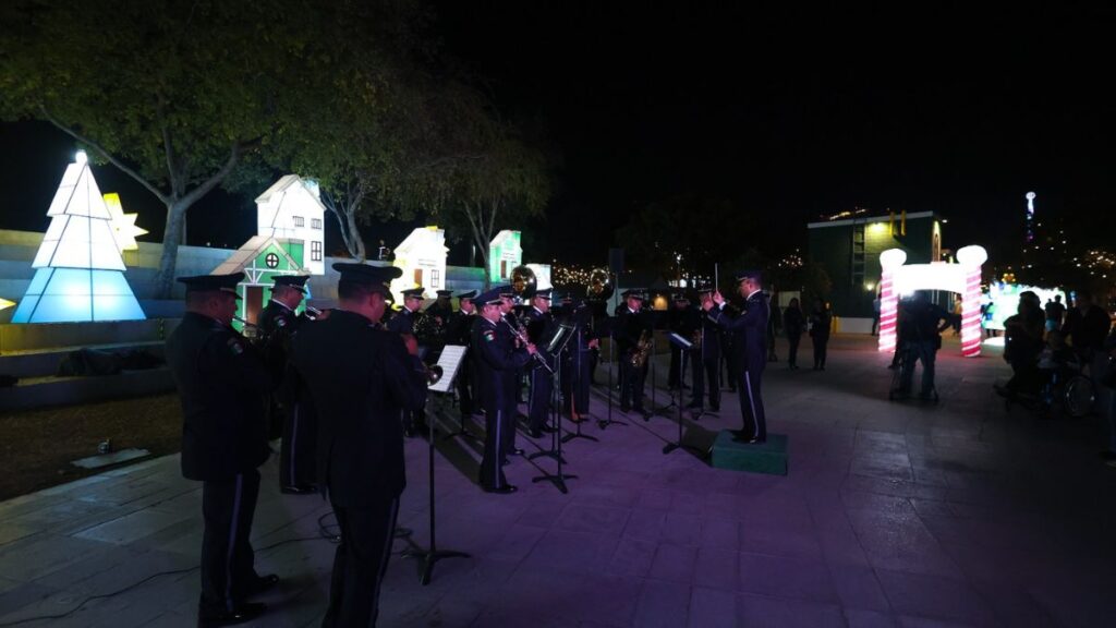La Banda de la IV Región Militar Brilla en Luztopía con Villancicos y Orgullo Regional
