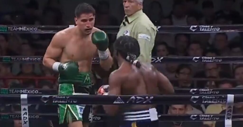 Marco Verde Celebra Su Cuarto Triunfo Como Boxeador Profesional Contra Raphael Igbokwe