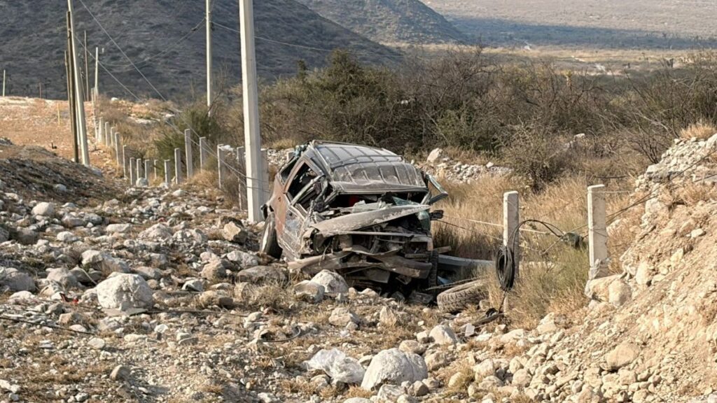 Tragedia en la carretera Monterrey-Saltillo: Fuerte volcadura cobra la vida de una mujer