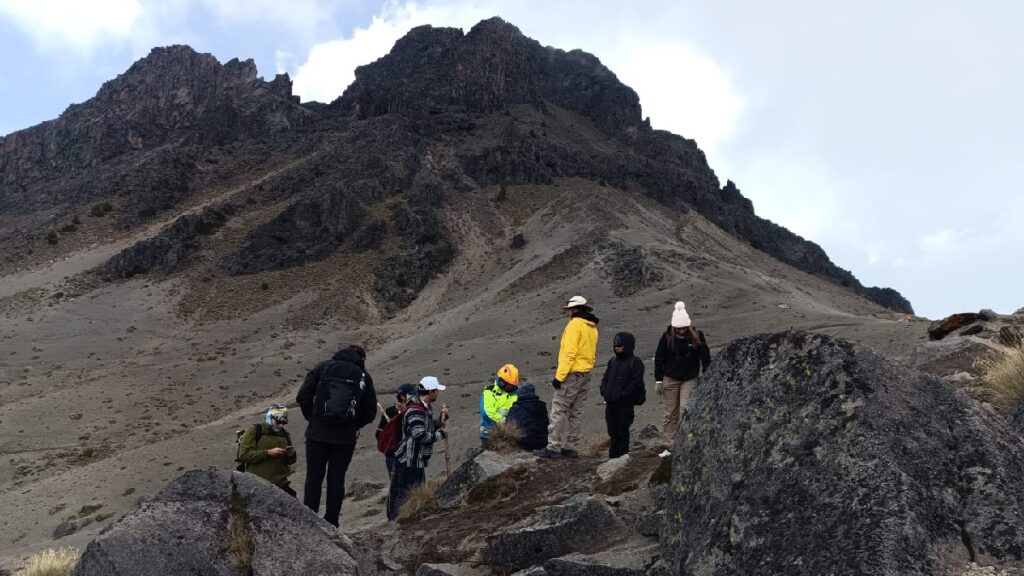 Impactante Rescate de Paseantes Extraviados en el Nevado de Colima