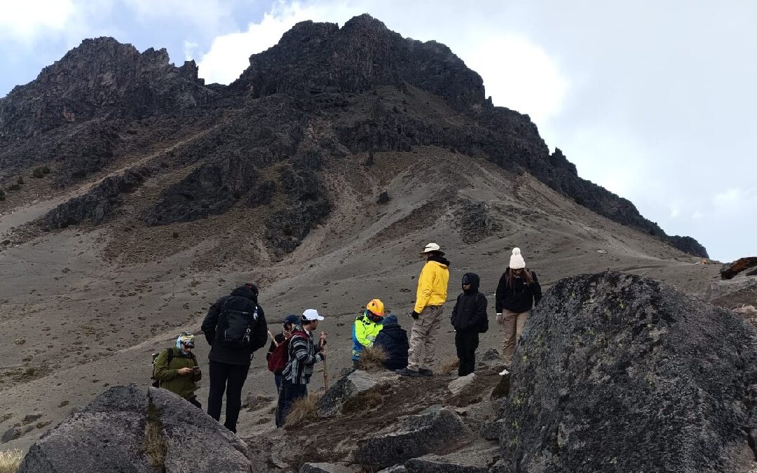 Impactante Rescate de Paseantes Extraviados en el Nevado de Colima