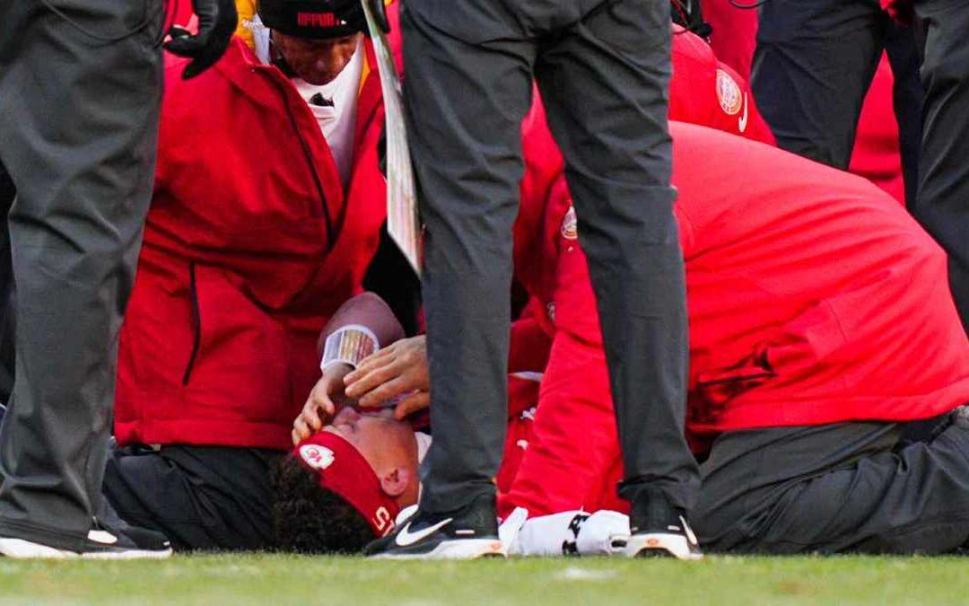 Patrick Mahomes: Lesión de rodilla y rotura de ligamento en la NFL