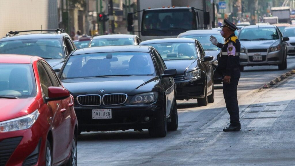 Hoy No Circula en CdMx y Edomex: Restricciones para Autos el Lunes 15 de Diciembre 2025