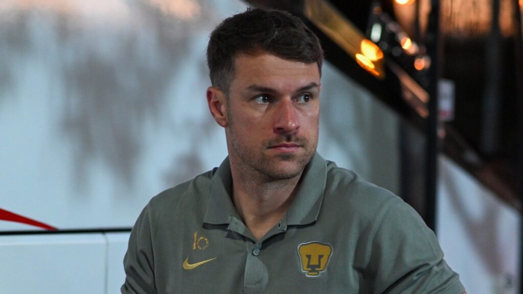 Aaron Ramsey denuncia rescisión de contrato con Pumas a pesar de su recuperación