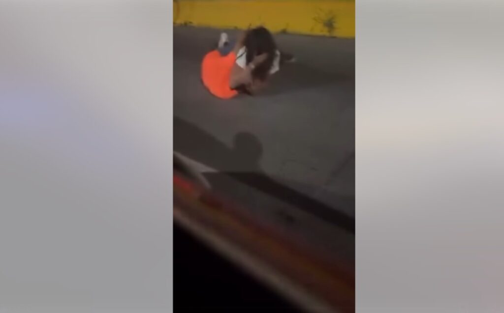 Automovilista Captura Video de Pelea en Plaza Patria, Zapopan | Impactante Registro