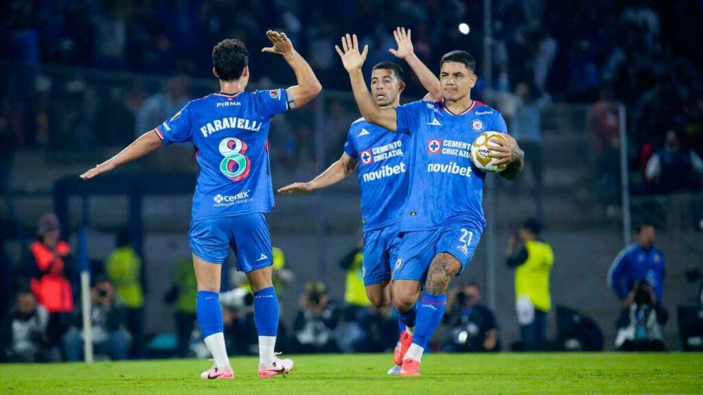 Cruz Azul Considera a Delantero Sudamericano como Refuerzo Clave para la Nueva Temporada