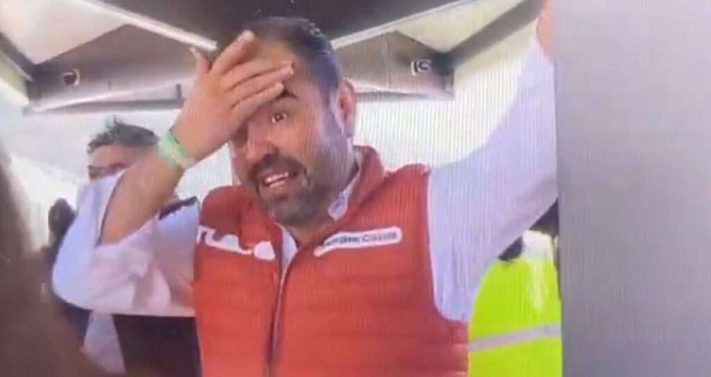 ¡Desafortunado incidente! Gerardo Quirino, alcalde de Tlajomulco, pierde el tren en la inauguración de la Línea 4