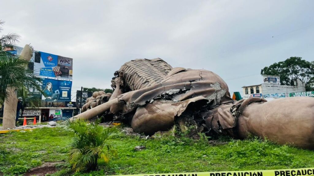 Colotero: El Monumento de Álamo Temapache Colapsa por Inundaciones en Veracruz