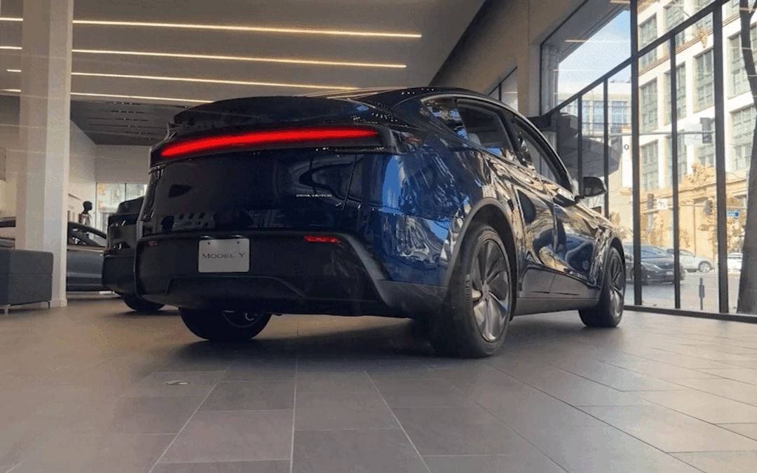 California Analiza Suspender la Venta de Vehículos Tesla por Uso del Nombre “Autopilot”