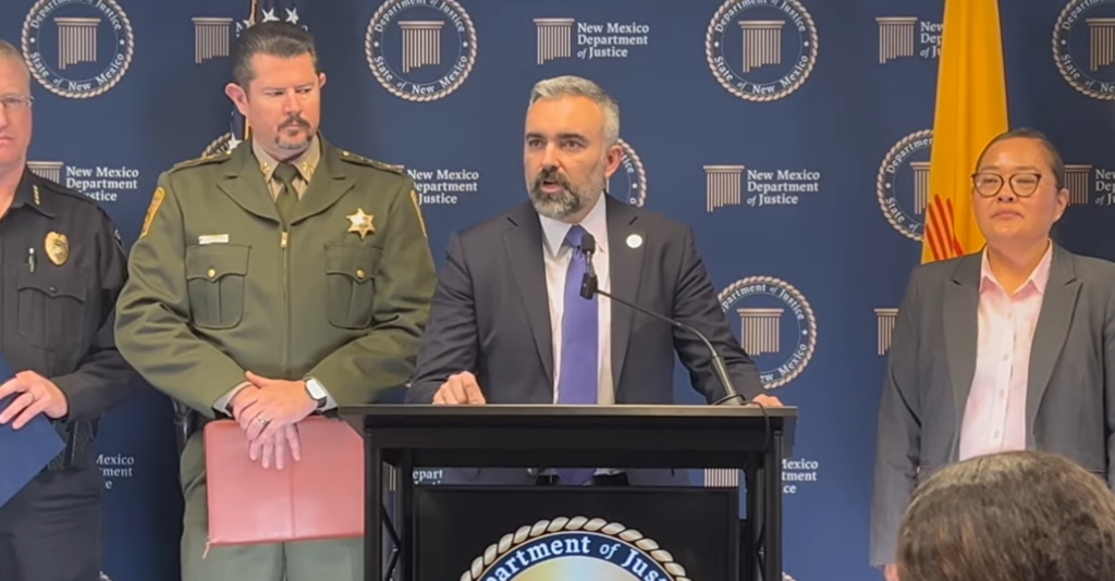 Nuevo México Refuerza el Rastrear Armas con un Nuevo Centro de Inteligencia de Armas