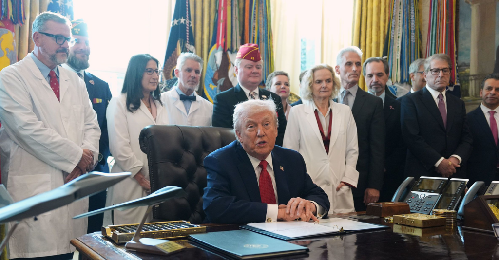 Trump Firman Orden Ejecutiva para la Reclasificación de la Marihuana y Promover la Investigación Médica