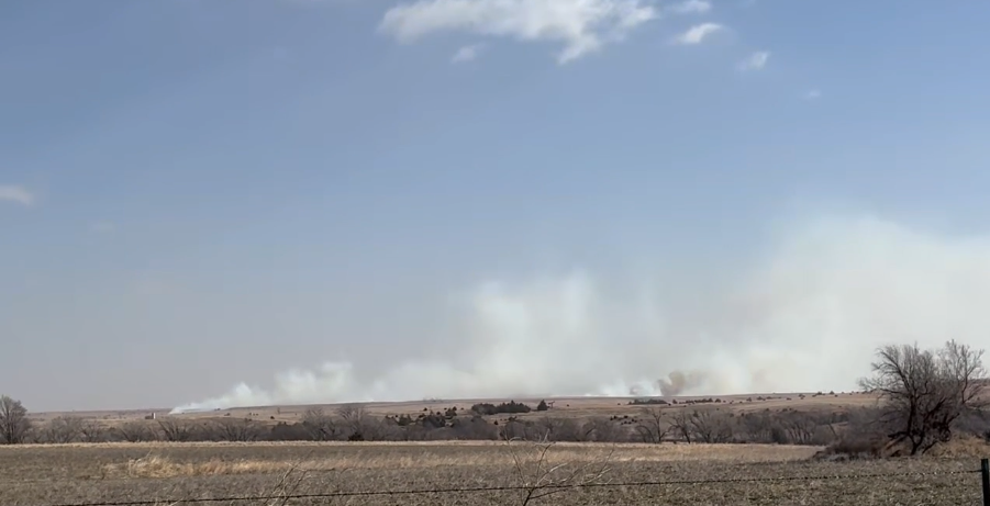 Incendio de Pastizales Enciende Evacuaciones en el Condado de Reno, Kansas