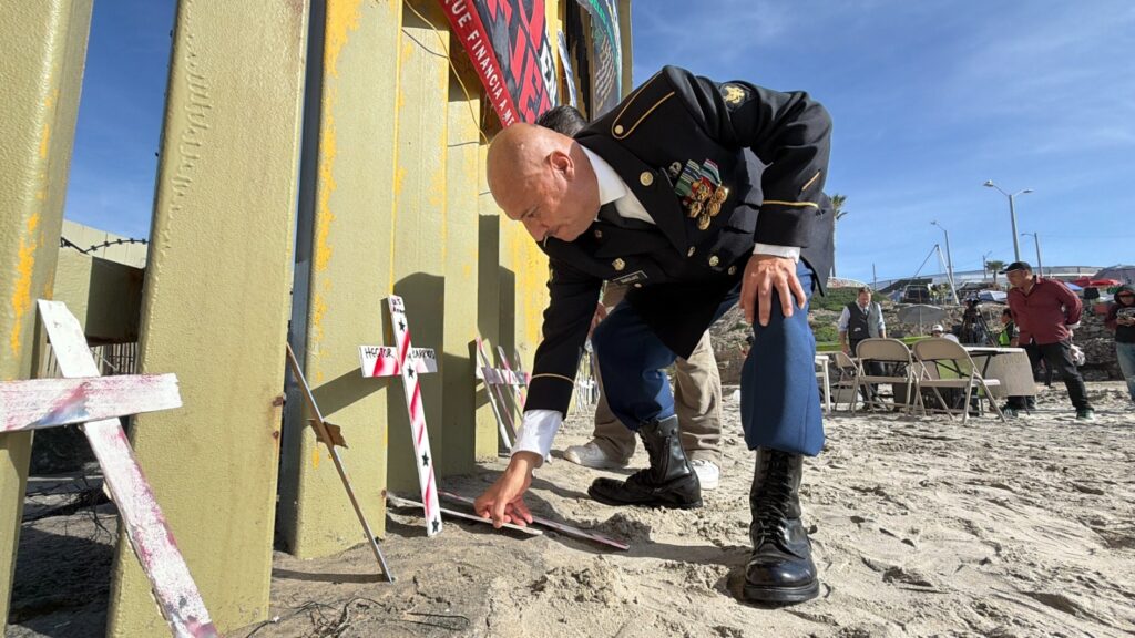 Mueren en la Frontera: Cruces del Día Internacional del Migrante en Tijuana