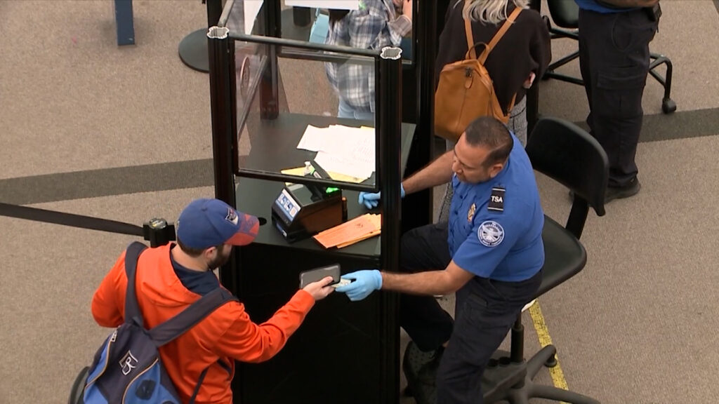 TSA y ICE: El Impacto de las Listas de Pasajeros en Viajes y Deportaciones