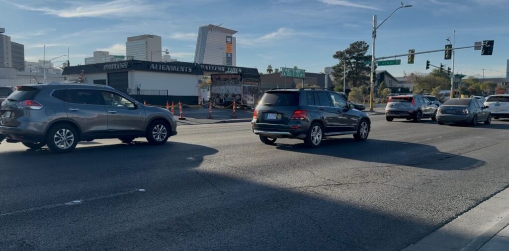 Accidente en Las Vegas: Dos hospitalizados tras choque contra un carrito de tacos