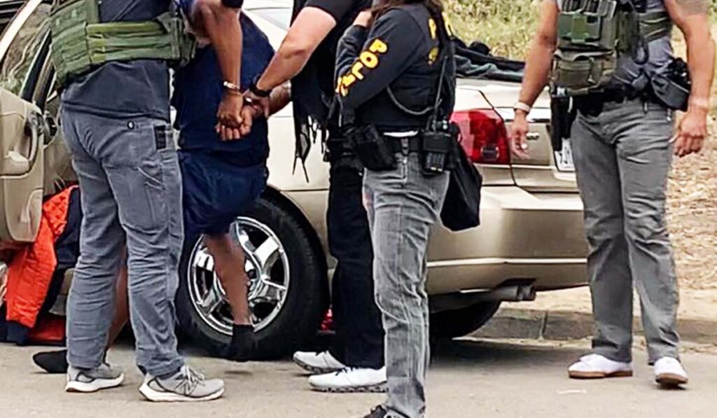 Gobierno de EE. UU. ofrece $3,000 a inmigrantes indocumentados para promover salidas voluntarias