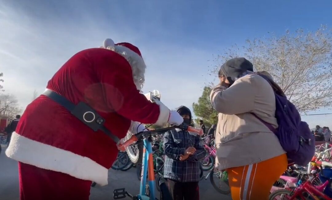 El Santa Bombero Cumple los Sueños de los Niños en Ciudad Juárez Esta Navidad