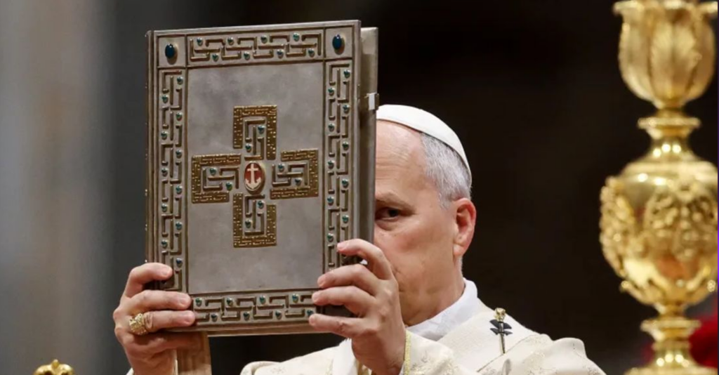 León XIV Llama a la Paz y Denuncia la Situación de los Refugiados en Gaza en Su Mensaje Navideño