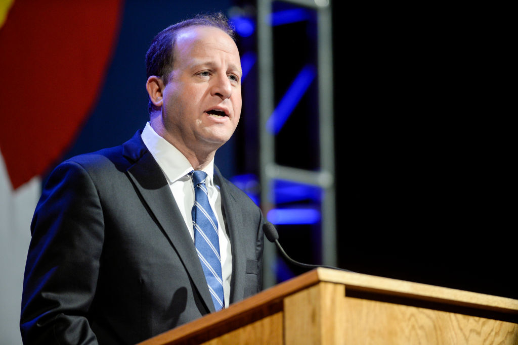 Jared Polis Pide $10 Millones para Asistencia Alimentaria en Colorado Amid Cierre del Gobierno Federal