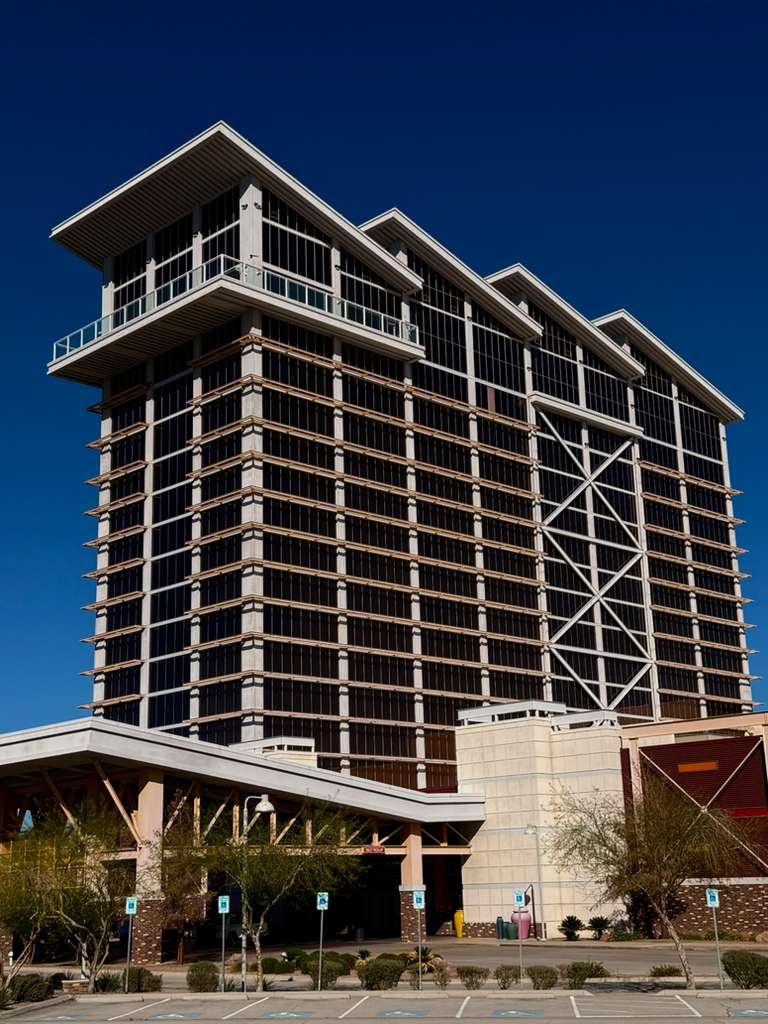 Demolición del Eastside Cannery: La Transformación de Boulder Strip