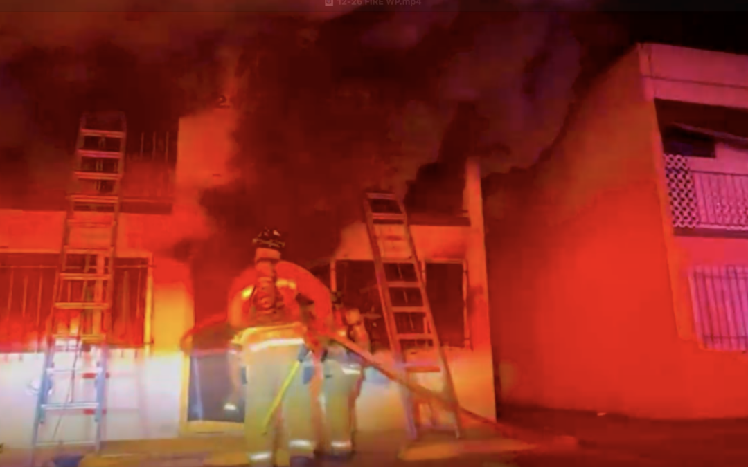 Incendio en el sureste de Albuquerque deja descubierto los riesgos que enfrentan los bomberos