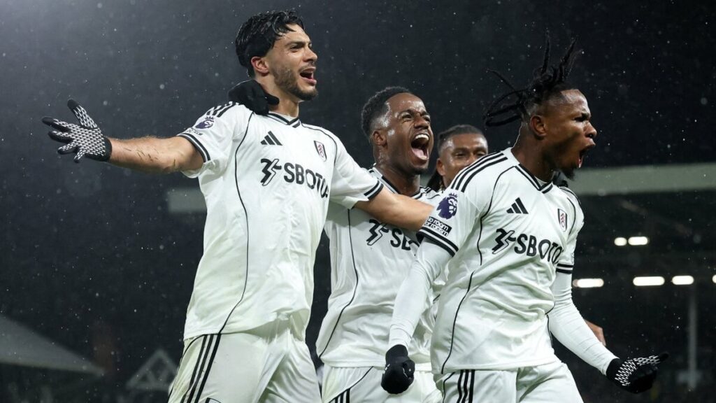 Fulham busca un compañero para Raúl Jiménez: la mirada puesta en un talento mexicoestadounidense