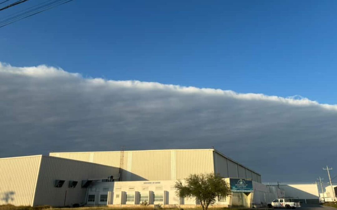 Impresionante nube sobre Monterrey: Entérate del fenómeno meteorológico detrás de este espectáculo