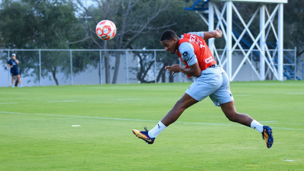 Anthony Martial NO se une al entrenamiento de Rayados: Descubre la razón detrás de su ausencia