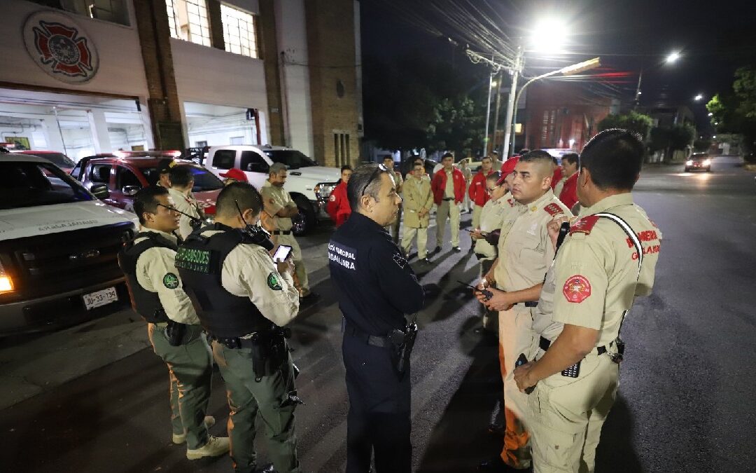 AÑO NUEVO SIN TREGUA: BOMBEROS CONTROLAN 45 FOGATAS EN GUADALAJARA Y ZAPOPAN