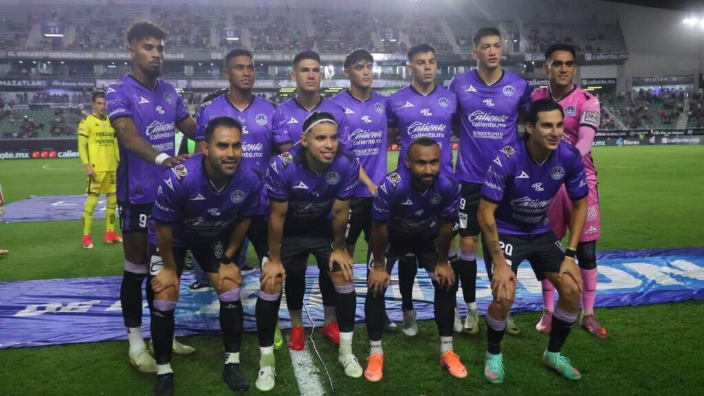 Mazatlán Envía Mensaje para el Año Nuevo: Aficionados se Burla del Equipo
