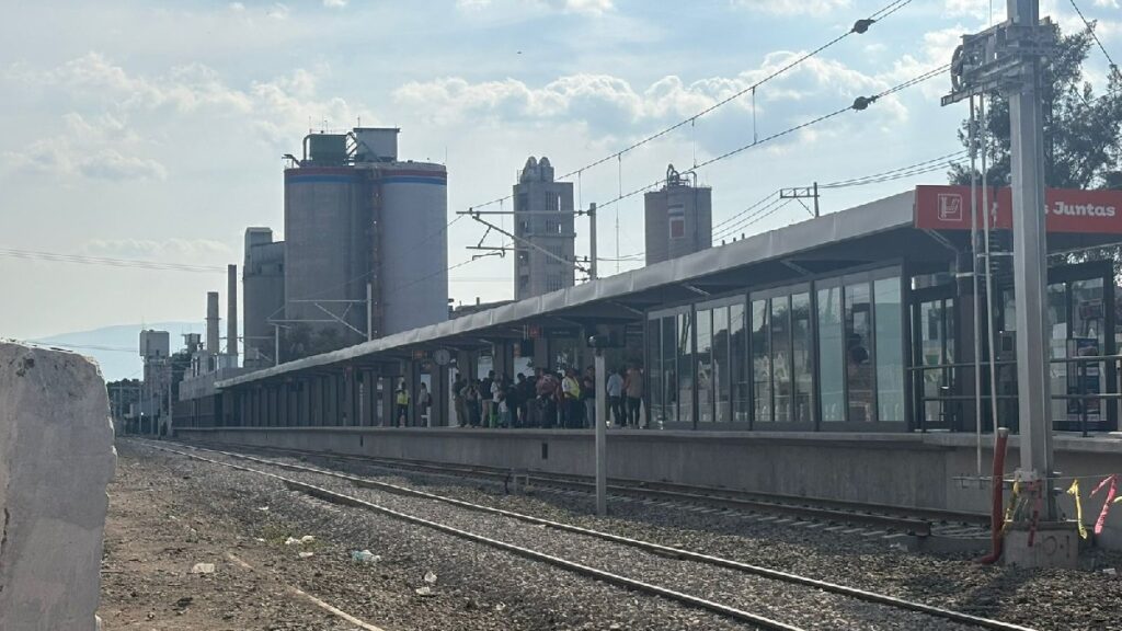 Línea 4 del Tren Ligero: usuarios critican aumento de tarifa ante inseguridad y obras inconclusas