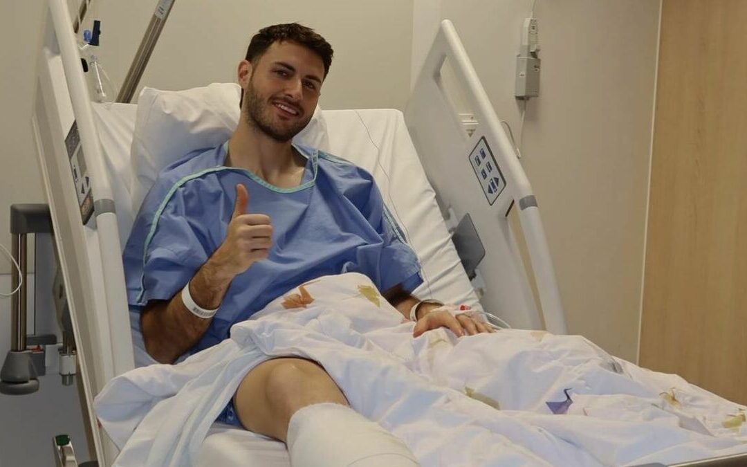 Santiago Giménez: El Entrenador del Milan Revela la Duración de su Baja por Lesión