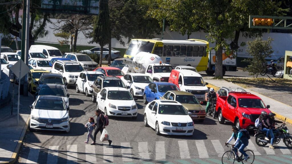 Hoy No Circula en CdMx y Edomex: Autos que Descansan el 2 de Enero de 2026